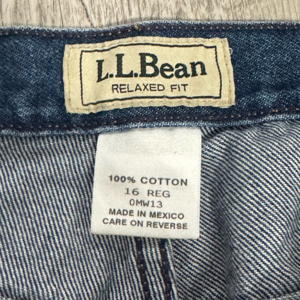 L.L. Bean Relaxed Fit Blue Jeans size 16 - Picture 4 of 9